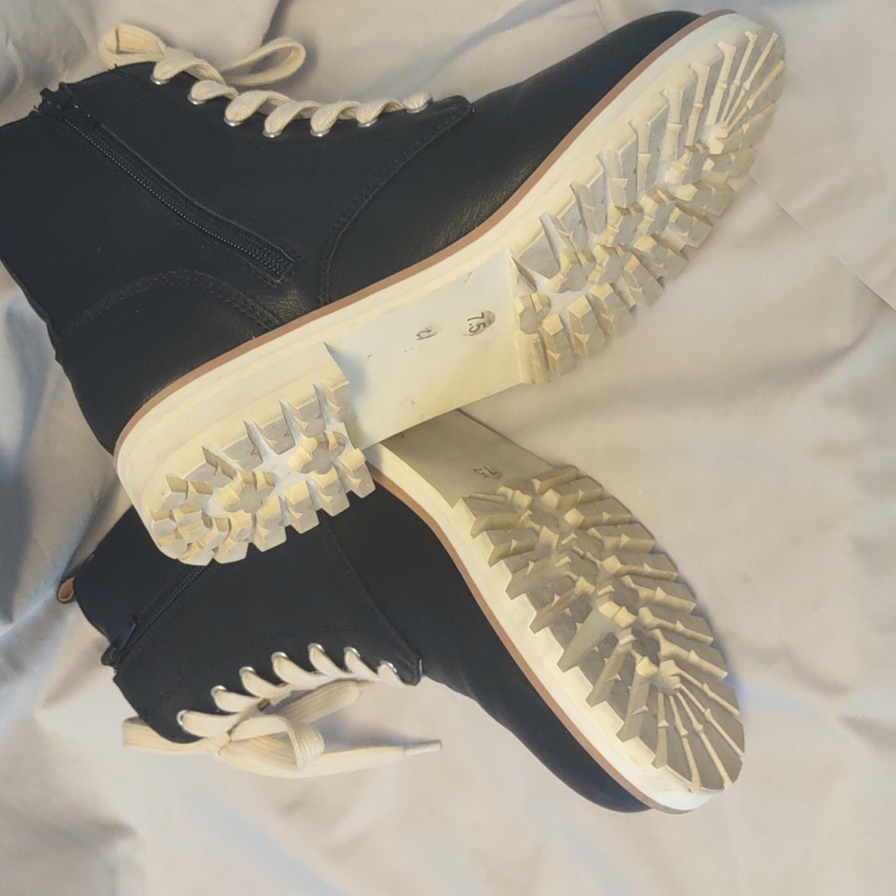 Oasis Society Women's Black Vegan Leather Combat Boots Size 7.5 Medium EUC - Picture 13 of 14